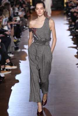 Stella McCartney reversiona a la working girl