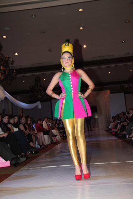 Desfile de Yoyo Barrientos