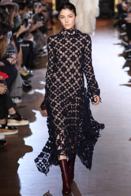 Stella McCartney reversiona a la working girl