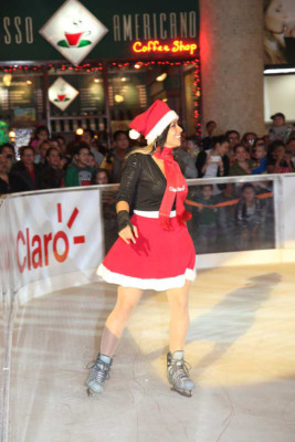 La pista de hielo real para patinar en Navidad
