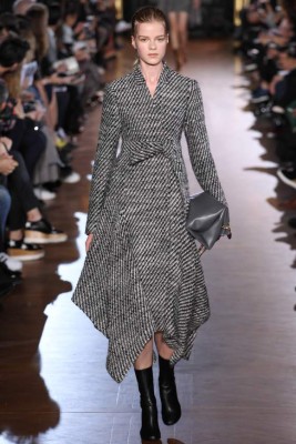 Stella McCartney reversiona a la working girl