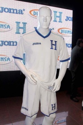 Diunsa presenta la camisa de la H