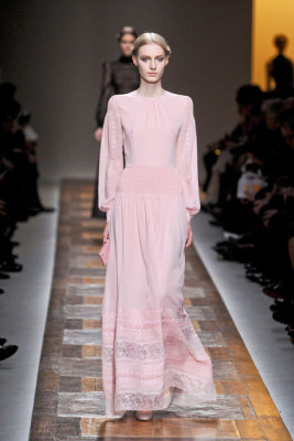 Valentino en blanco, rojo y negro