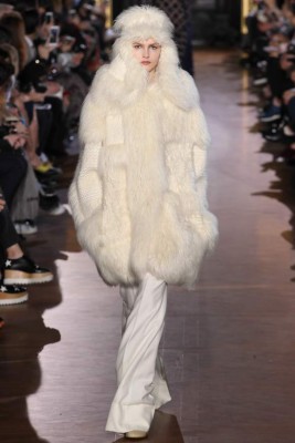 Stella McCartney reversiona a la working girl