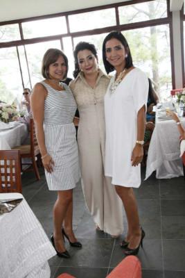 La primera comunión de Gaby Abudoj