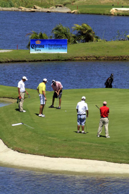 Torneo de golf en Roatán