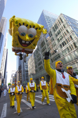 Desfile de Día de Acción de Gracias alegra NY