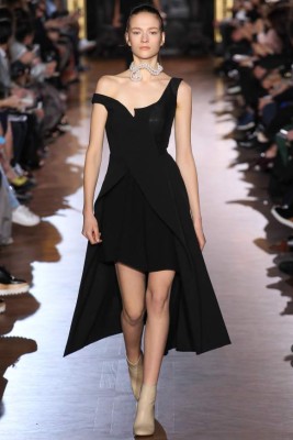 Stella McCartney reversiona a la working girl