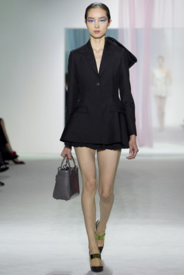 Raf Simons redescubre a Dior