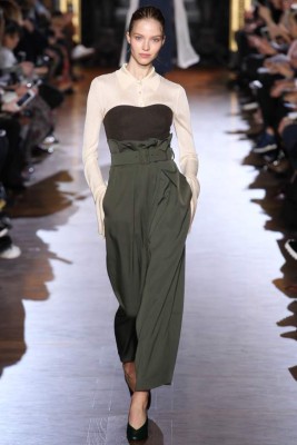 Stella McCartney reversiona a la working girl