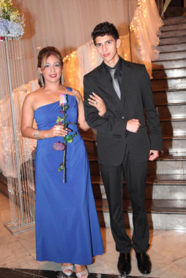 Seniors de la Mayan School se graduan