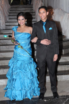 Seniors de la Mayan School se graduan