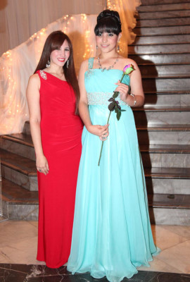 Seniors de la Mayan School se graduan