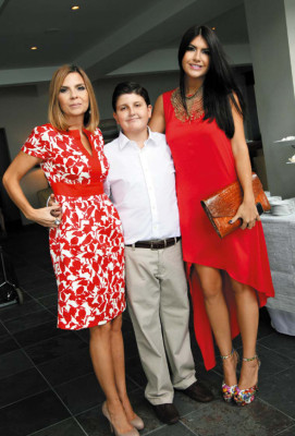 La primera comunión de Gaby Abudoj