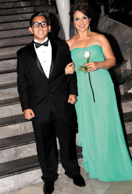 Del Campo International School grad