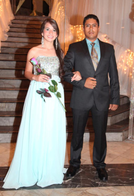 Seniors de la Mayan School se graduan