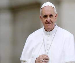 El papa Francisco introdujo un nuevo lenguaje en la Iglesia católica que, animada por sus discursos y sus viajes apostólicos, comenzó a ocuparse de los más necesitados