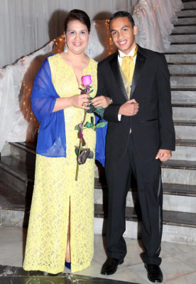 Seniors de la Mayan School se graduan
