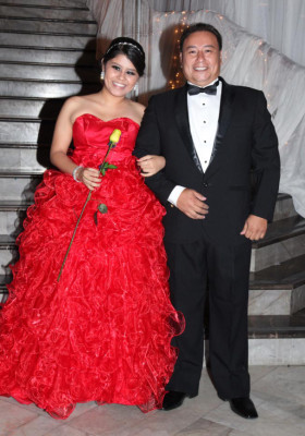 Seniors de la Mayan School se graduan