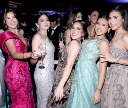 Los Seniors 2026 de la Academia Los Pinares vivieron una noche llena de glamour, emoción y alegría durante su esperada fiesta de graduación. Entre música, baile y momentos inolvidables, los jovenes celebraron junto a sus familiares una velada especial que quedará para siempre en sus recuerdos.