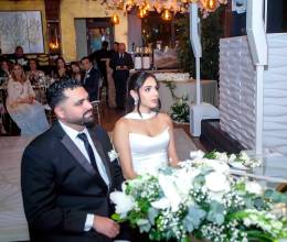 En una atmósfera de elegancia en el restaurante Meza 23 del Club Hondureño Árabe, Michael André Chahín Méndez y Nur Jamile Segebre Khairallah unieron sus vidas en matrimonio civil durante una íntima ceremonia presidida por el abogado René Antonio González Paz. Tras la firma del acta, la velada se transformó en una cálida recepción donde familiares y amistades cercanas brindaron por la felicidad de los nuevos esposos, celebrando el inicio de su historia compartida en un ambiente lleno de romance y buenos deseos.