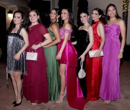 Los seniors 2026 de la American School of Tegucigalpa vivieron una velada inolvidable durante su esperado Senior Dinner, una cita que marcó uno de los últimos capítulos de su etapa escolar. En medio de risas y fotografías los estudiantes celebraron una noche especial. En la foto: Mía Simón, Nathalie Fleming, Valería Irías, Michaela Simón, Arianna Catalán, Maxine Gernat e Isabella Noriega.