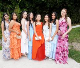 Entre montañas cubiertas de neblina y un ambiente lleno de expectación, los seniors 2026 de la International School of Tegucigalpa celebraron su esperado breakfast. Los estudiantes llegaron a La Cumbre con elegantes atuendos, preparados para una mañana especial que combinó buena compañía, vistas espectaculares de la capital y el entusiasmo de un nuevo capítulo por comenzar.