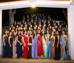 La generación 2026 de La Estancia School se reunió en el salón principal del Club del Banco Centroamericano de Integración Económica para disfrutar de su senior dinner. Con elegantes atuendos, los jóvenes celebraron una de sus últimas actividades escolares antes de su graduación.