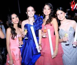 Después del brindis, los seniors 2025 de la Academia Los Pinares y sus invitados vivieron una noche mágica en su prom. Entre risas, abrazos y momentos compartidos, crearon recuerdos que llevarán en el corazón por siempre.