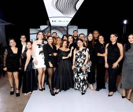 Los invitados del día 2 de BAC Estilo Moda 2025 vivieron una noche espectacular, disfrutando de las pasarelas que presentaron las propuestas Spring/Summer 2026 de talentosos diseñadores hondureños. Una velada que celebró creatividad, estilo y el poder de la moda nacional.