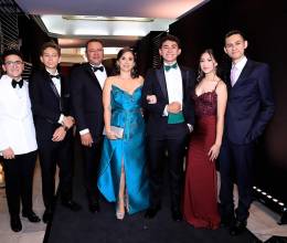 La prom 2025 de DelCampo School no solo fue una noche inolvidable para los seniors, sino también para los invitados que los acompañaron en este capítulo tan especial. Amigos cercanos, familiares y seres queridos se unieron a la celebración con estilo, cariño y mucha alegría, compartiendo emociones, brindis y abrazos en una velada que quedará para el recuerdo.