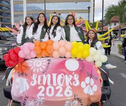 Last first day! Con una colorida y animada caravana, los seniors 2026 de Elvel School celebraron su último primer día de clases. Los alumnos se reunieron en el Boulevard Suyapa de Tegucigalpa para dar inicio a esta gran aventura. Después, se movilizaron a su querida escuela, donde fueron recibidos con aplausos, música y mucha alegría.