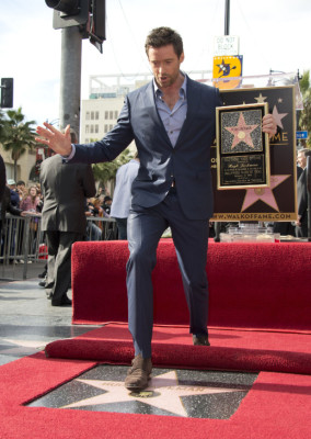 Hugh Jackman devela su estrella en el Paseo de la Fama