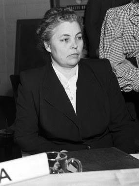 <b>Evdokia Uralova</b>Uno de los aportes más importante de Uralova fue su lucha por la igualdad de salarios para las mujeres y hombres. Gracias a ella, el artículo 23 expresa lo siguiente: “Toda persona tiene derecho, sin discriminación alguna, a igual salario por trabajo igual”. De igual manera, junto a Fryderyka Kalinowska y Elizavieta Popova, lucharon por los derechos de las personas que viven en territorios no autónomos en el artículo 2.