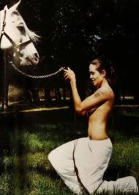 Angelina Jolie al desnudo