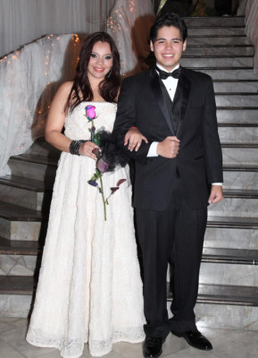 Seniors de la Mayan School se graduan