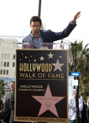 Hugh Jackman devela su estrella en el Paseo de la Fama