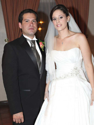 Los novios, Juan Carlos Fernández y Amanda Dacarett (foto: Héctor Hernández)