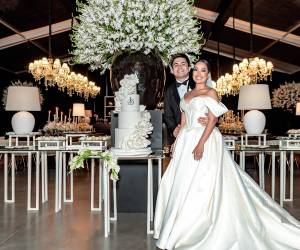 Como de cuento de hadas. En una boda de ensueño, Débora Simonson y Jasio Zapata se dieron el tan esperado “sí, acepto”. La pareja celebró su amor en una elegante ceremonia en La Reserva Event Center, rodeados de sus seres queridos y de una atmósfera mágica que hizo de este día un momento inolvidable.