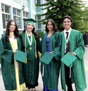La graduación de la Academia Los Pinares fue más que una ceremonia: fue el cierre de una etapa llena de aprendizajes, amistades y sueños cumplidos. ¡Felicidades, Seniors 2025! El futuro es de ustedes.