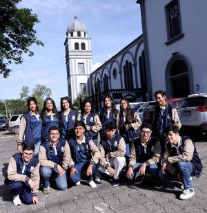 Los seniors 2026 de la San Francisco de Sales Catholic School iniciaron su último año escolar con una misa en la Basílica de Suyapa. Posteriormente, la celebración continuó con una caravana hasta el colegio, marcando un memorable primer último día de clases para los jóvenes.