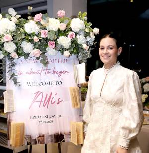 <i>“A new chapter is about to begin”,</i> fue la frase que dio la bienvenida al encantador bridal shower en honor a Allison Rivera Salazar, una novia apasionada por la lectura que pronto unirá su vida a José Armando Erazo.