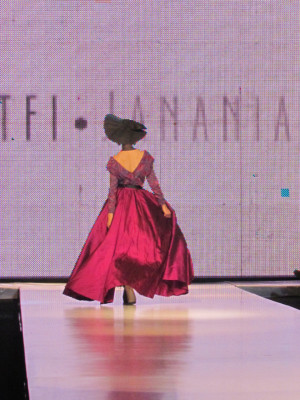 Lutfi Janania: Colorido y ultrafemenino