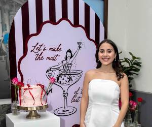 La cuenta regresiva hacia el gran día continúa para Andrea Jordán Kattán, la agasajada celebró con una elegante despedida de soltera inspirada en el tema ”Andrea’s Last Toast”. En una velada llena de buenos deseos, brindis y momentos memorables, familiares y amigas cercanas celebraron junto a la futura novia el cierre de una etapa y el inicio de un nuevo capítulo en su vida.