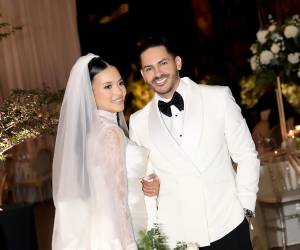 Anarely Rivera y Dany Oliva unieron sus vidas ante Dios en la Basílica de Suyapa, en una romántica celebración inspirada en la elegancia italiana y en el Lago di Como, escenario donde comenzó un año antes la historia de su compromiso.