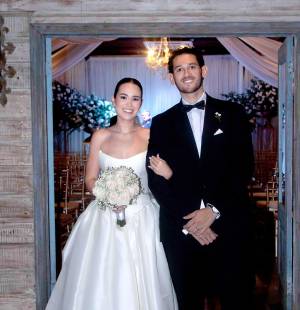 En una emotiva celebración realizada en el área social del restaurante Terra Bistro, Juliana Fernández Marinakys y Gustavo Adolfo Zavala Hall unieron sus vidas en matrimonio civil y eclesiástico.