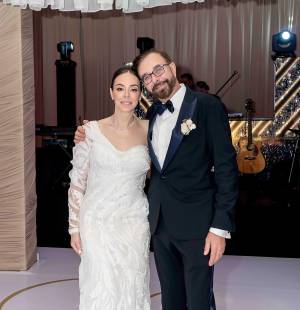 En una tarde en la Catedral Ortodoxa Antioqueña San Juan Bautista se celebró la unión entre Liz Bendeck y Abdalla Bandak junto a sus familiares y amigos más cercanos en una celebración llena de nostalgia y emoción.