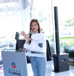 En el marco del Día Internacional de la Mujer, Grupo Flores, en alianza con Toyota, llevó a cabo el curso-taller “Manos al Motor”, una actividad orientada a brindar a sus clientas herramientas prácticas para comprender mejor el funcionamiento y mantenimiento de sus vehículos.