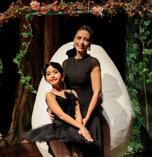Un derroche de talento, magia, pasión y amor por el ballet se vivió durante la época navideña, cuando el telón del Teatro José Francisco Saybe se abrió por dos noches consecutivas para dar vida a la presentación anual de Adagio Dance Studio: “Había una vez...”, dirigida por la maestra Tiffany Martínez.