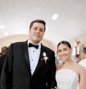 En una tarde maravillosa en la ciudad de Copan Ruinas se llevo a cabo la boda eclesiástica de Johannes Múller y Ruth Panayotti en la Iglesia San José Obrero de Copán Ruinas, un momento especial que reunió a sus familiares y amigos más cercanos para la celebración de su matrimonio.